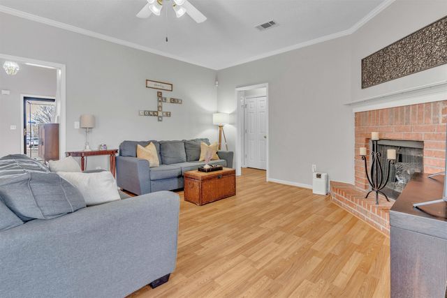 8676 N ASHLEY GLEN CIR, Memphis, TN 38018