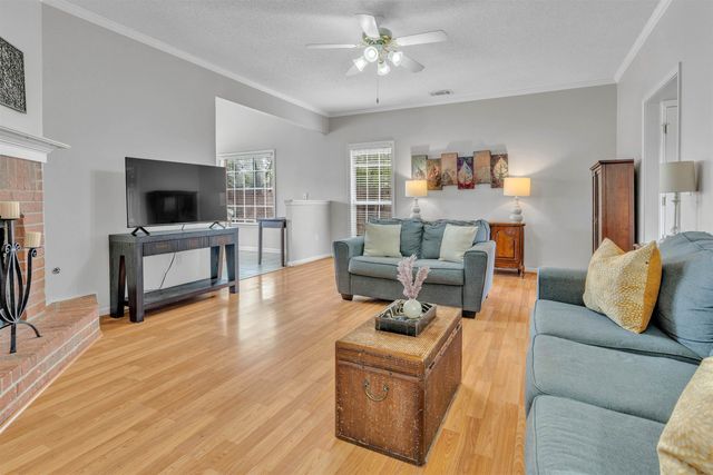 8676 N ASHLEY GLEN CIR, Memphis, TN 38018