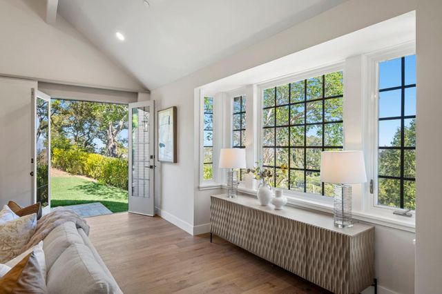 260 Robin Road, Hillsborough, CA 94010