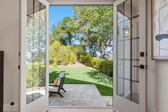 260 Robin Road, Hillsborough, CA 94010