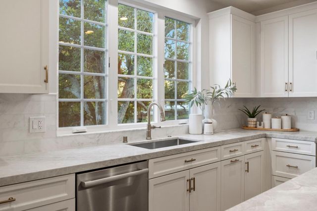 260 Robin Road, Hillsborough, CA 94010