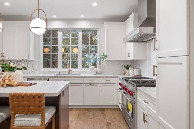 260 Robin Road, Hillsborough, CA 94010