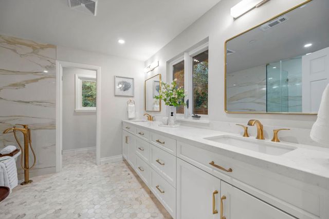 260 Robin Road, Hillsborough, CA 94010