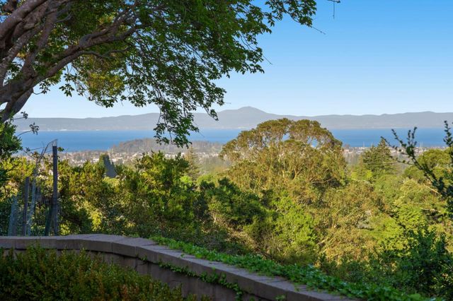260 Robin Road, Hillsborough, CA 94010