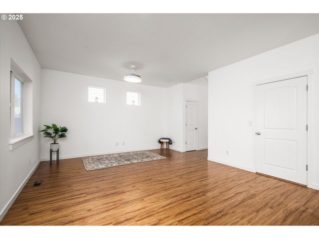 536 RABER Rd, Eugene, OR 97402