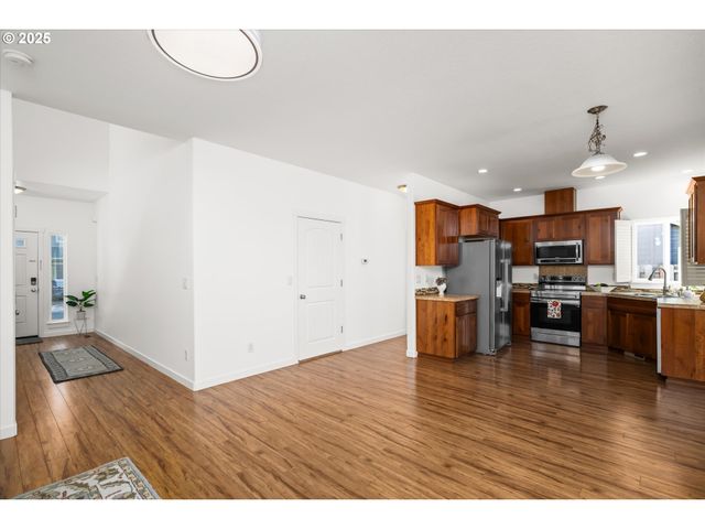 536 RABER Rd, Eugene, OR 97402