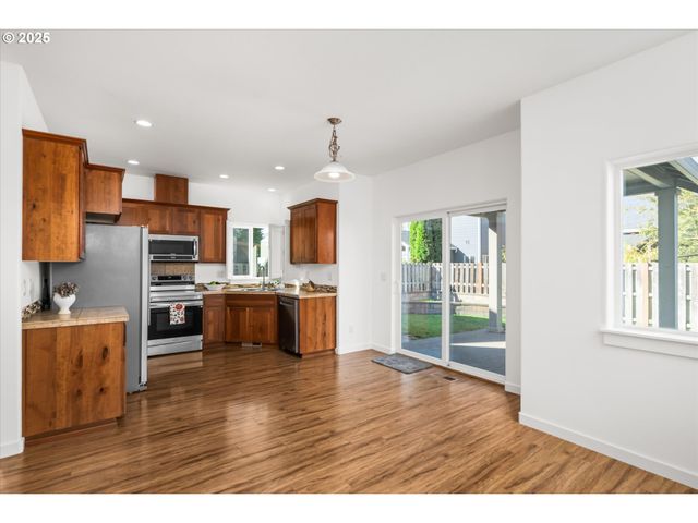 536 RABER Rd, Eugene, OR 97402