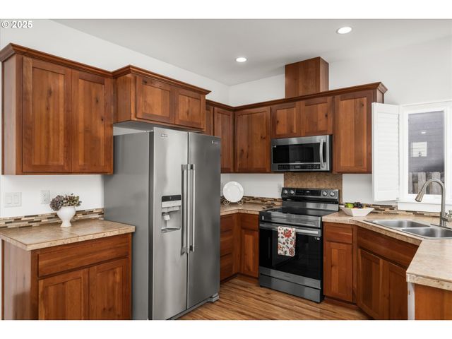 536 RABER Rd, Eugene, OR 97402