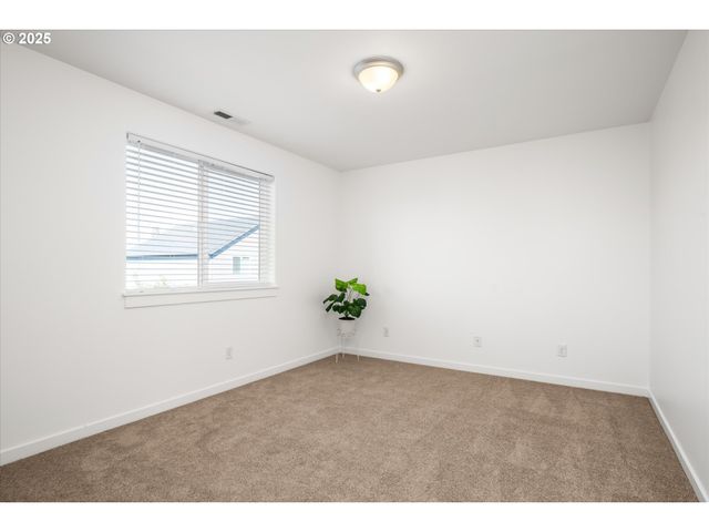 536 RABER Rd, Eugene, OR 97402