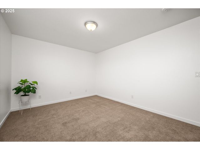 536 RABER Rd, Eugene, OR 97402