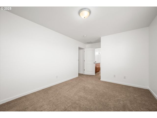 536 RABER Rd, Eugene, OR 97402