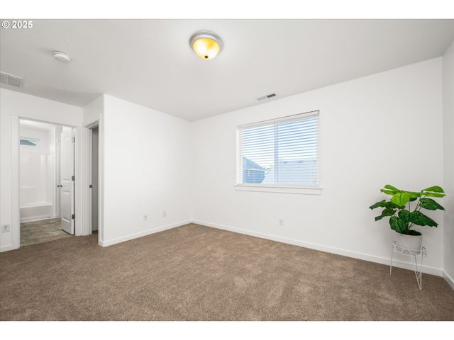 536 RABER Rd, Eugene, OR 97402