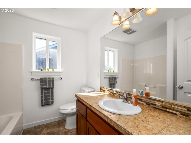 536 RABER Rd, Eugene, OR 97402