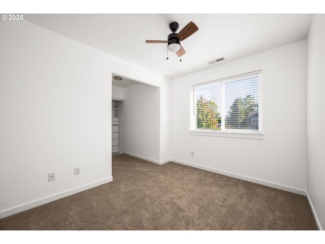 536 RABER Rd, Eugene, OR 97402