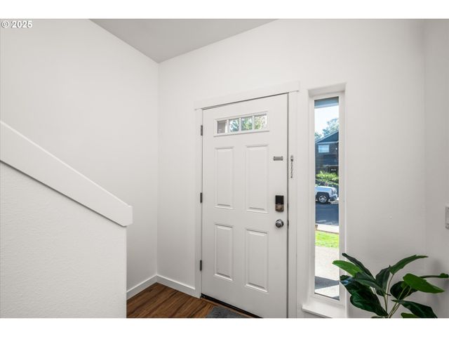 536 RABER Rd, Eugene, OR 97402