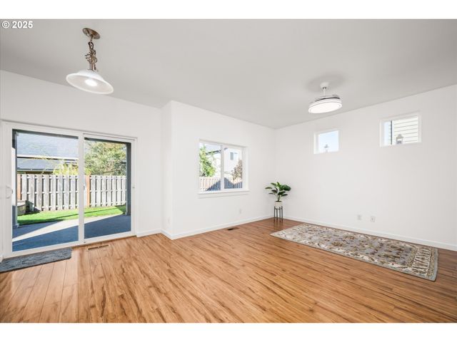 536 RABER Rd, Eugene, OR 97402