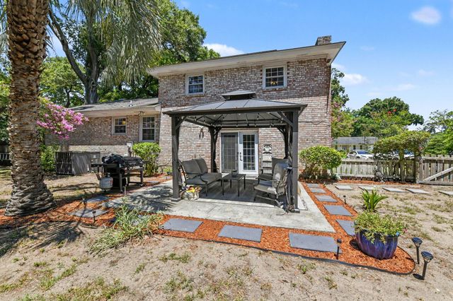 649 Pelzer Drive, Mount Pleasant, SC 29464