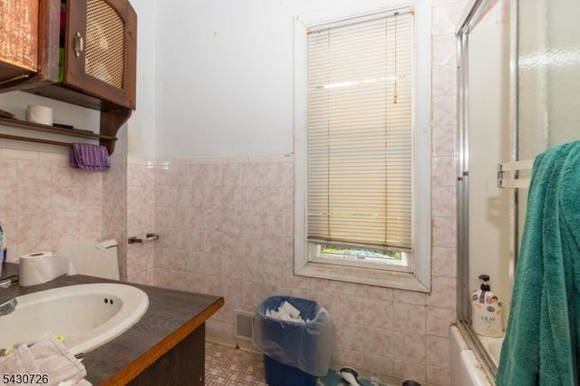 230 Aldene Rd, Roselle Boro, NJ 07203