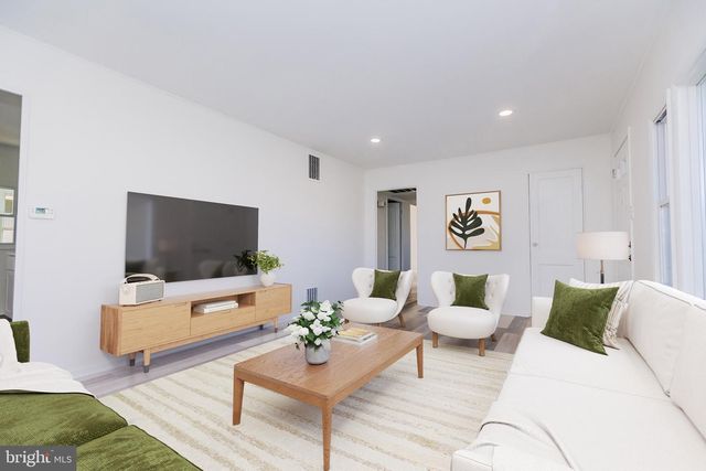 252 N OLDS BLVD, Fairless Hills, PA 19030