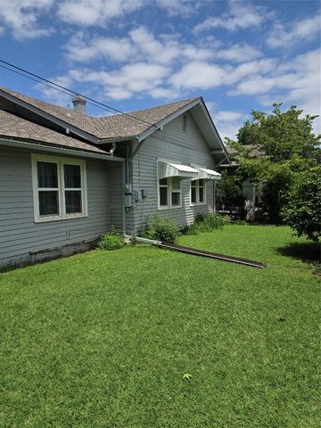 1028 S 16th Street, Chickasha, OK 73018