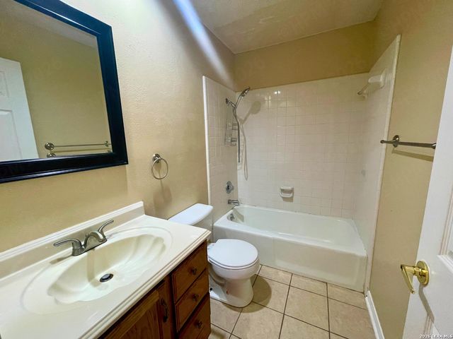 9247 RIDGE GROVE ST, San Antonio, TX 78250