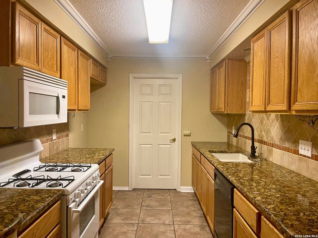 9247 RIDGE GROVE ST, San Antonio, TX 78250