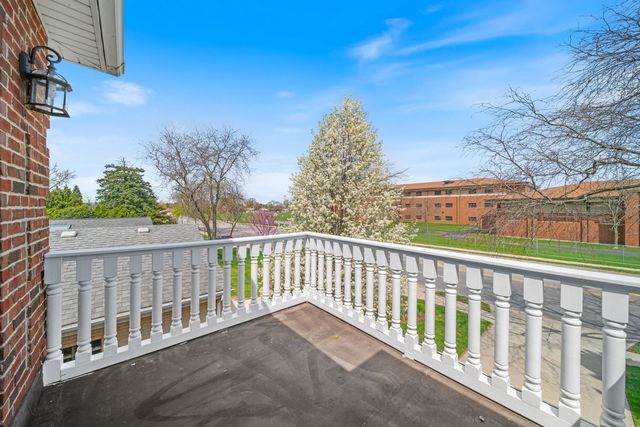 701 OAKTON Street, Park Ridge, IL 60068