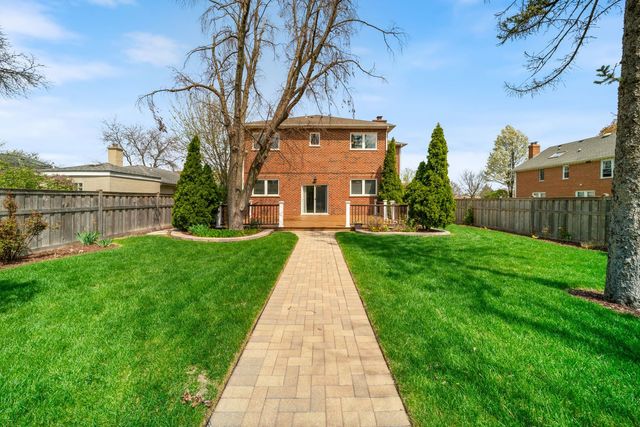 701 OAKTON Street, Park Ridge, IL 60068