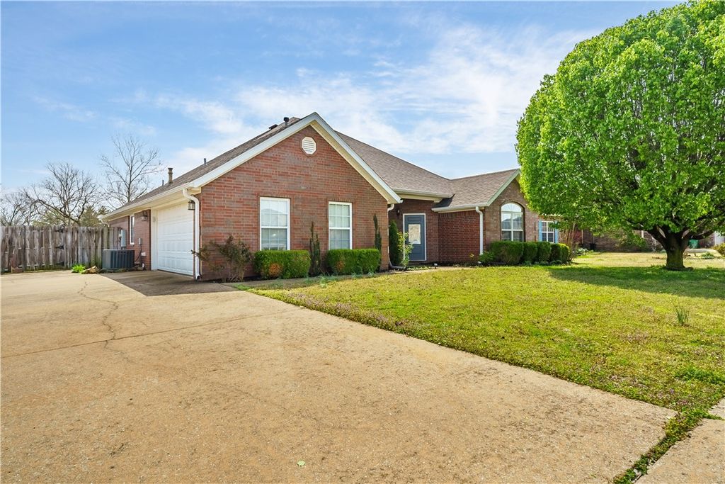 330 McKissic Spring Road, Centerton, AR 72719