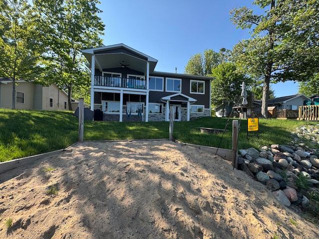 3382 Pinecrest Drive, Gladwin, MI 48624