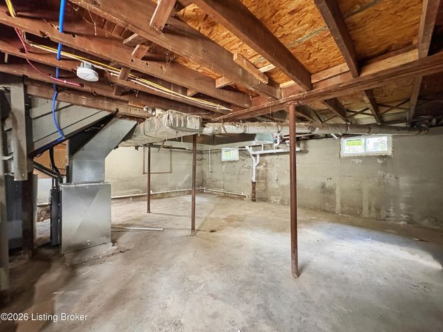 2613 Wingfield Ln, Louisville, KY 40210