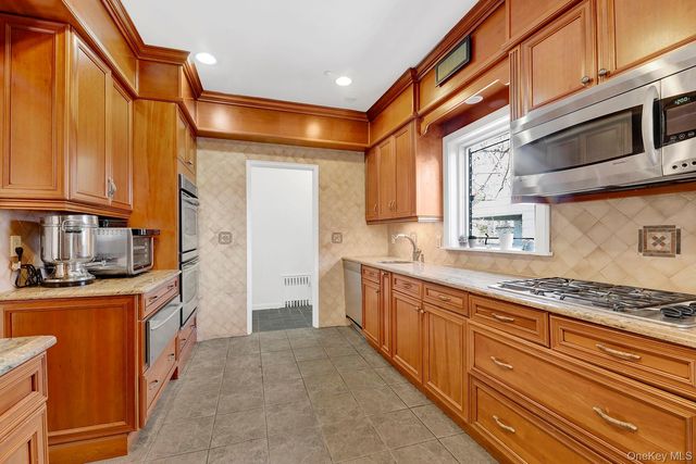 166 W Olive Street, Long Beach, NY 11561