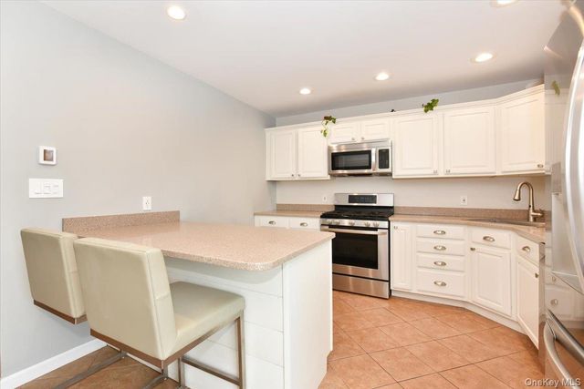 359 Park Lane, Massapequa Park, NY 11762