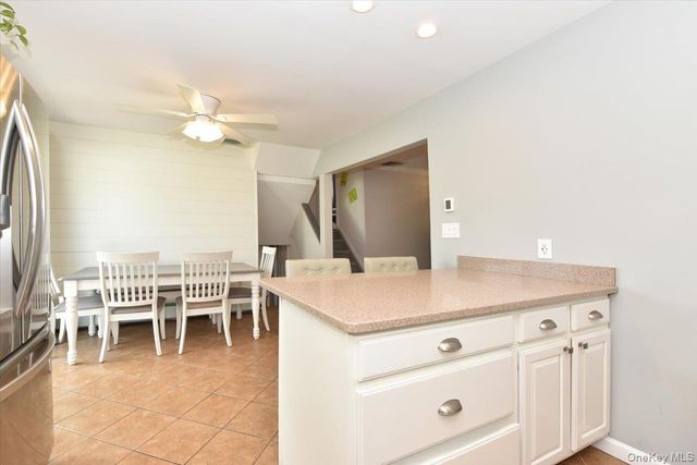 359 Park Lane, Massapequa Park, NY 11762