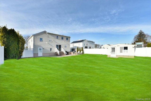 359 Park Lane, Massapequa Park, NY 11762