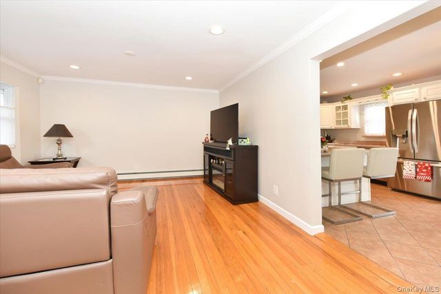 359 Park Lane, Massapequa Park, NY 11762