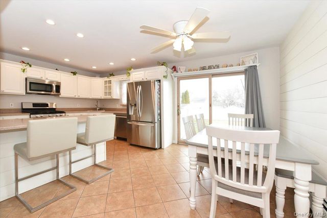 359 Park Lane, Massapequa Park, NY 11762