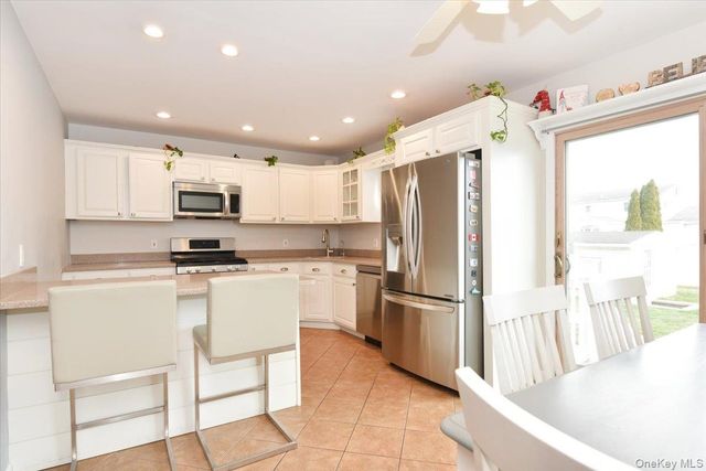 359 Park Lane, Massapequa Park, NY 11762