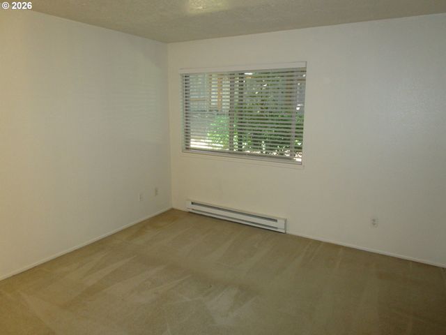 86 KINGSGATE Rd F104, Lake Oswego, OR 97035