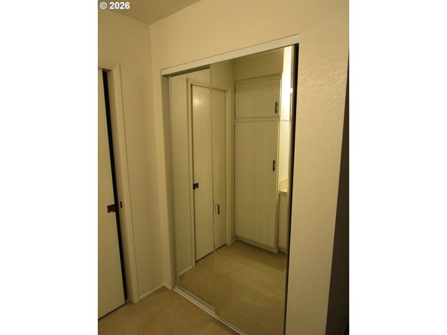 86 KINGSGATE Rd F104, Lake Oswego, OR 97035