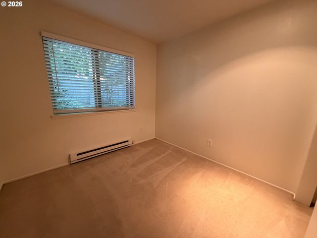 86 KINGSGATE Rd F104, Lake Oswego, OR 97035