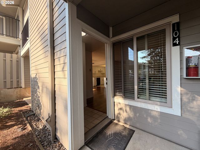 86 KINGSGATE Rd F104, Lake Oswego, OR 97035