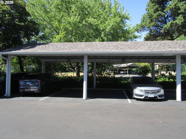 86 KINGSGATE Rd F104, Lake Oswego, OR 97035