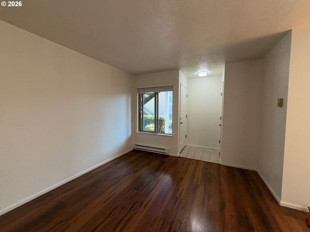 86 KINGSGATE Rd F104, Lake Oswego, OR 97035