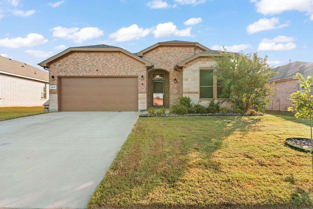 1315 Dublin Drive, Cleburne, TX 76033