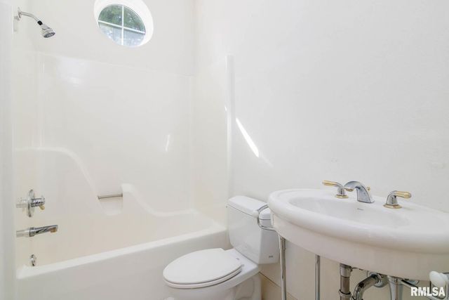 12 Clear Lake Drive, Centralia, IL 62081