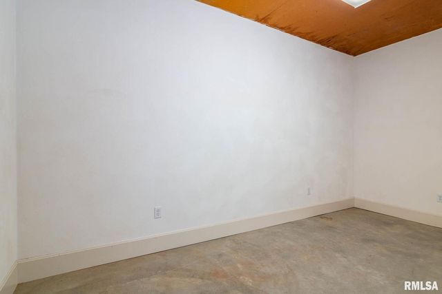 12 Clear Lake Drive, Centralia, IL 62081