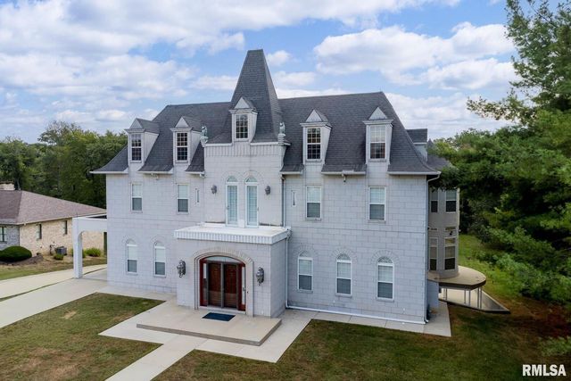 12 Clear Lake Drive, Centralia, IL 62081