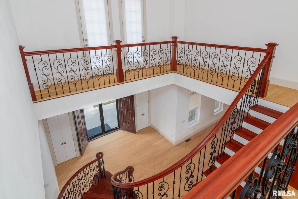 Image 18 of property listing at 12 Clear Lake Drive, Centralia, IL 62081