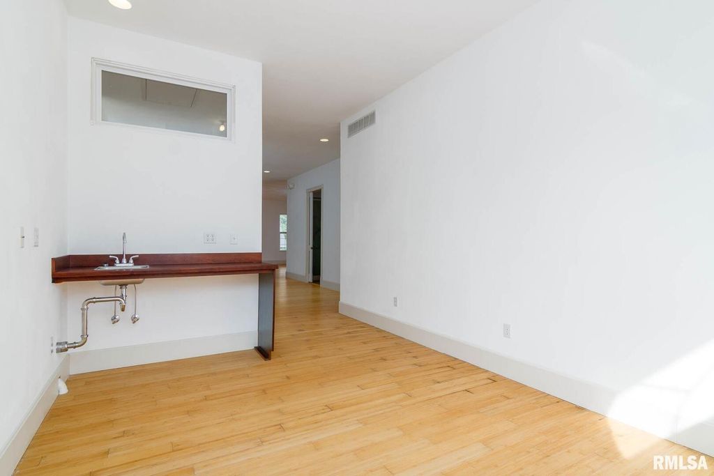 Image 25 of property listing at 12 Clear Lake Drive, Centralia, IL 62081